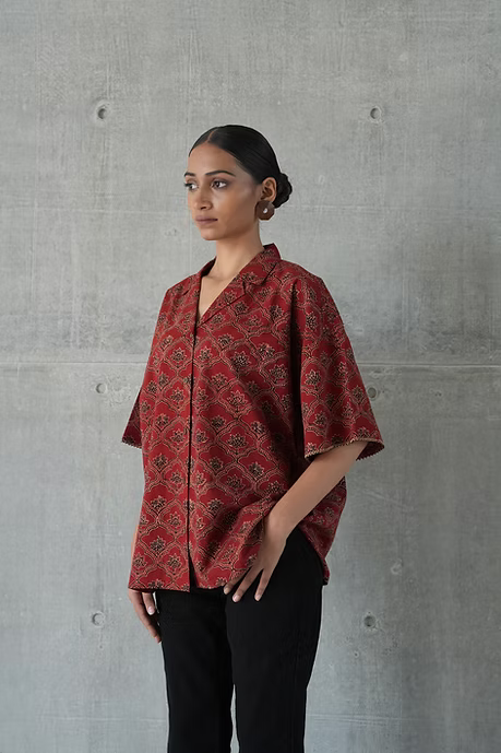 MAROON FLORAL ARCH WOMEN’S NOTCH SHIRT